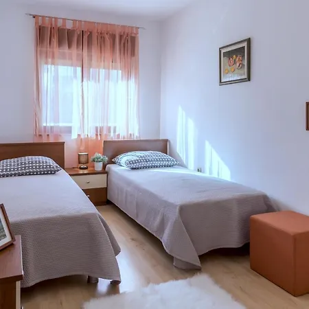 Amari Kastela