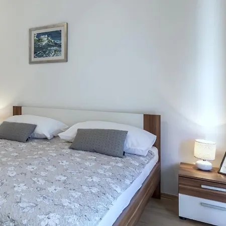 Amari * Kaštela