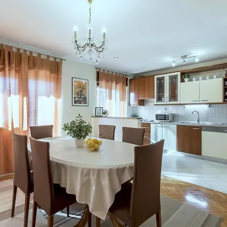 Amari * Kaštela