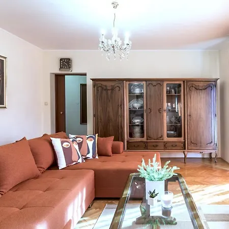 Amari * Kaštela